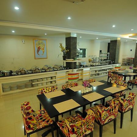 Hotel Swarna Dwipa Palembang Exterior foto
