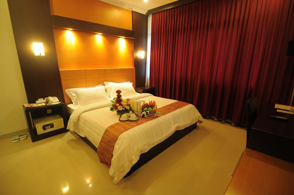 Hotel Swarna Dwipa Palembang Zimmer foto