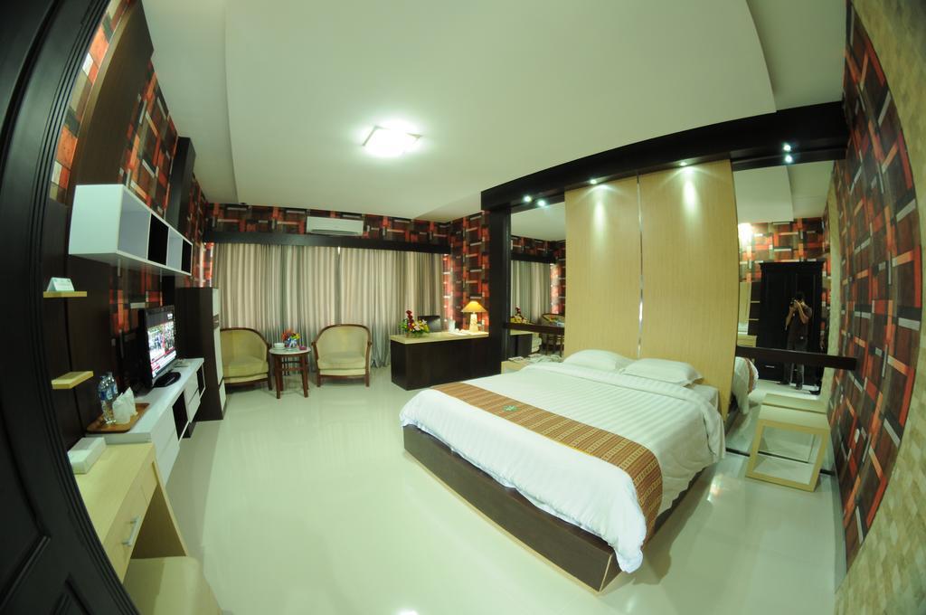Hotel Swarna Dwipa Palembang Zimmer foto