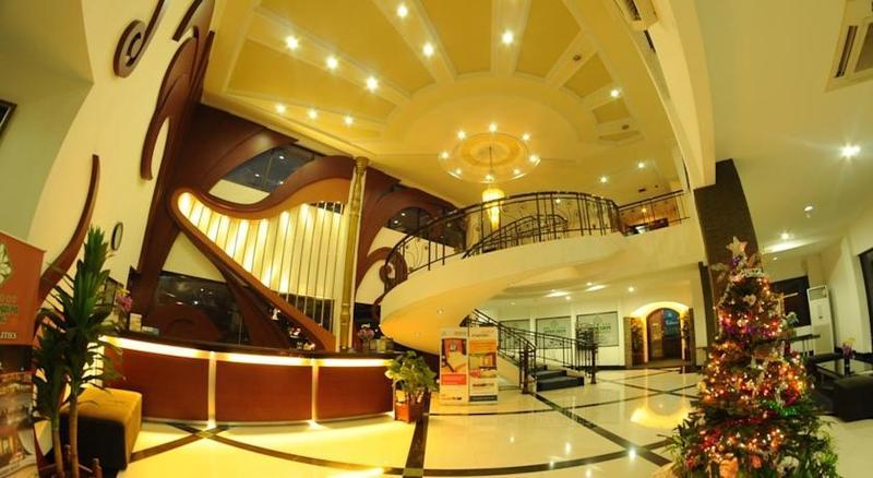 Hotel Swarna Dwipa Palembang Exterior foto