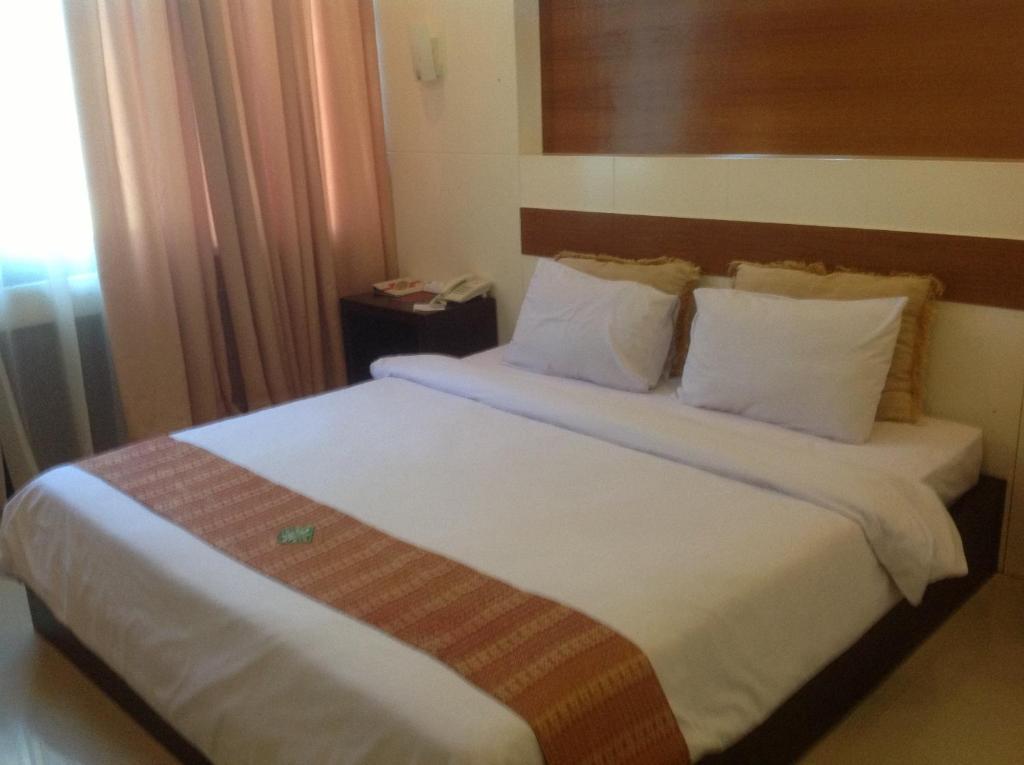 Hotel Swarna Dwipa Palembang Exterior foto