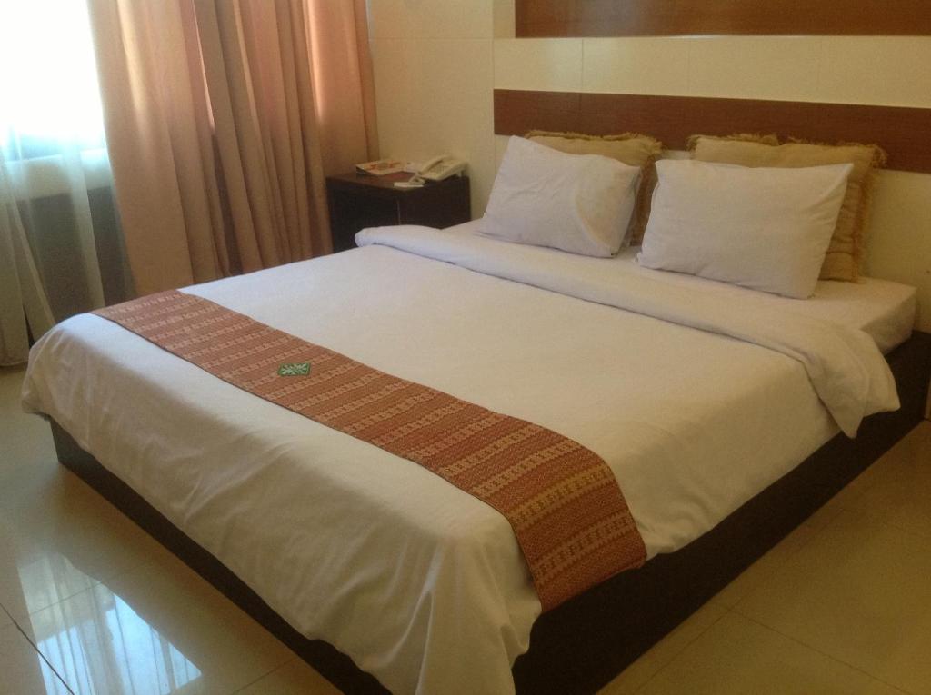 Hotel Swarna Dwipa Palembang Exterior foto