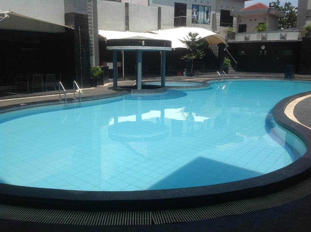 Hotel Swarna Dwipa Palembang Exterior foto