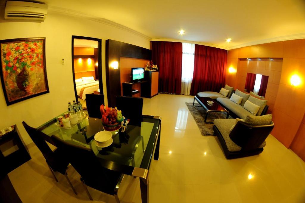 Hotel Swarna Dwipa Palembang Zimmer foto