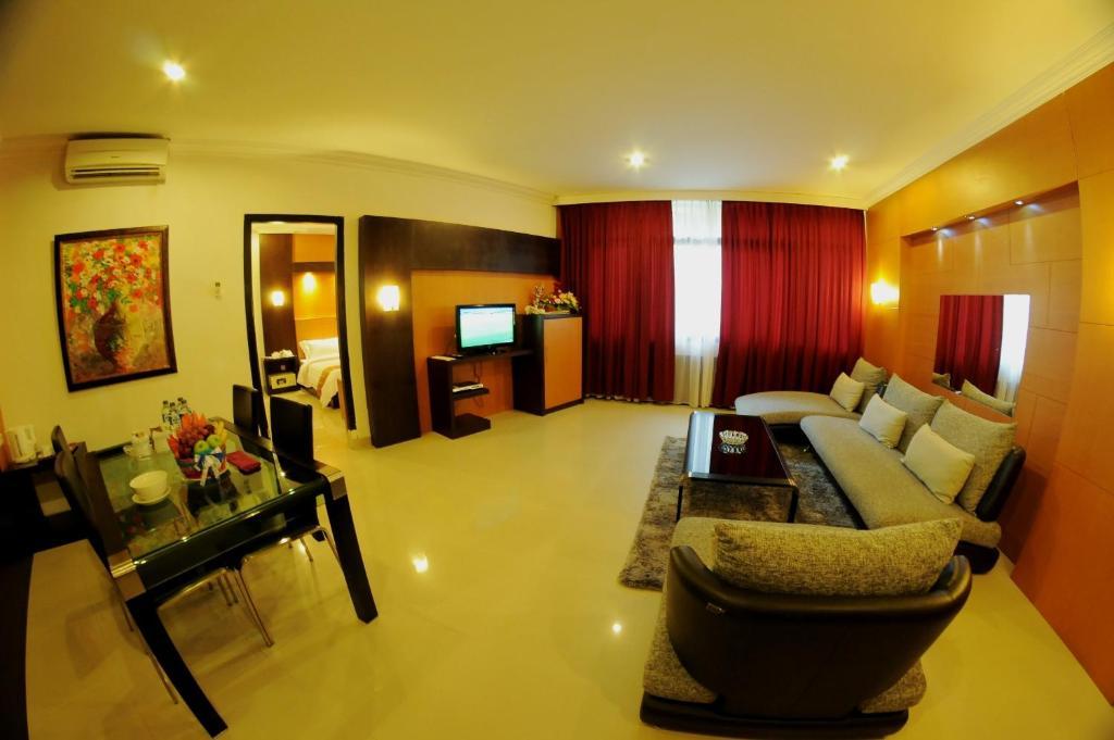 Hotel Swarna Dwipa Palembang Zimmer foto